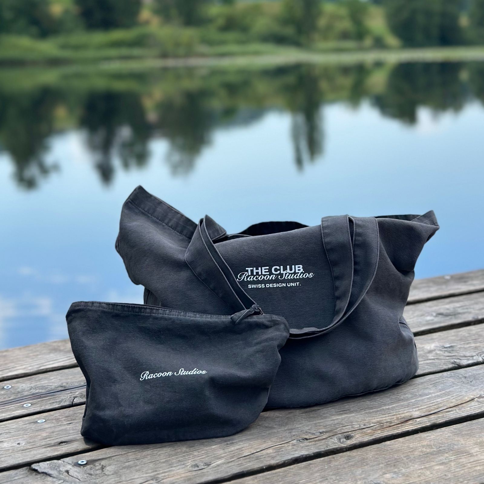 Uferpromenade, Tragetasche, Hosen, Handtasche, Schuh