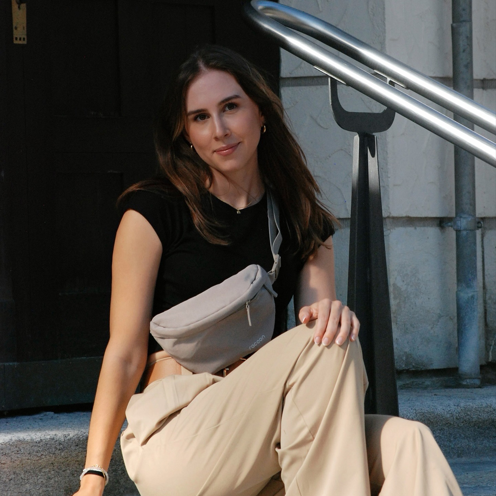 Person, Sitzen, Handtasche, Lächeln, Frau