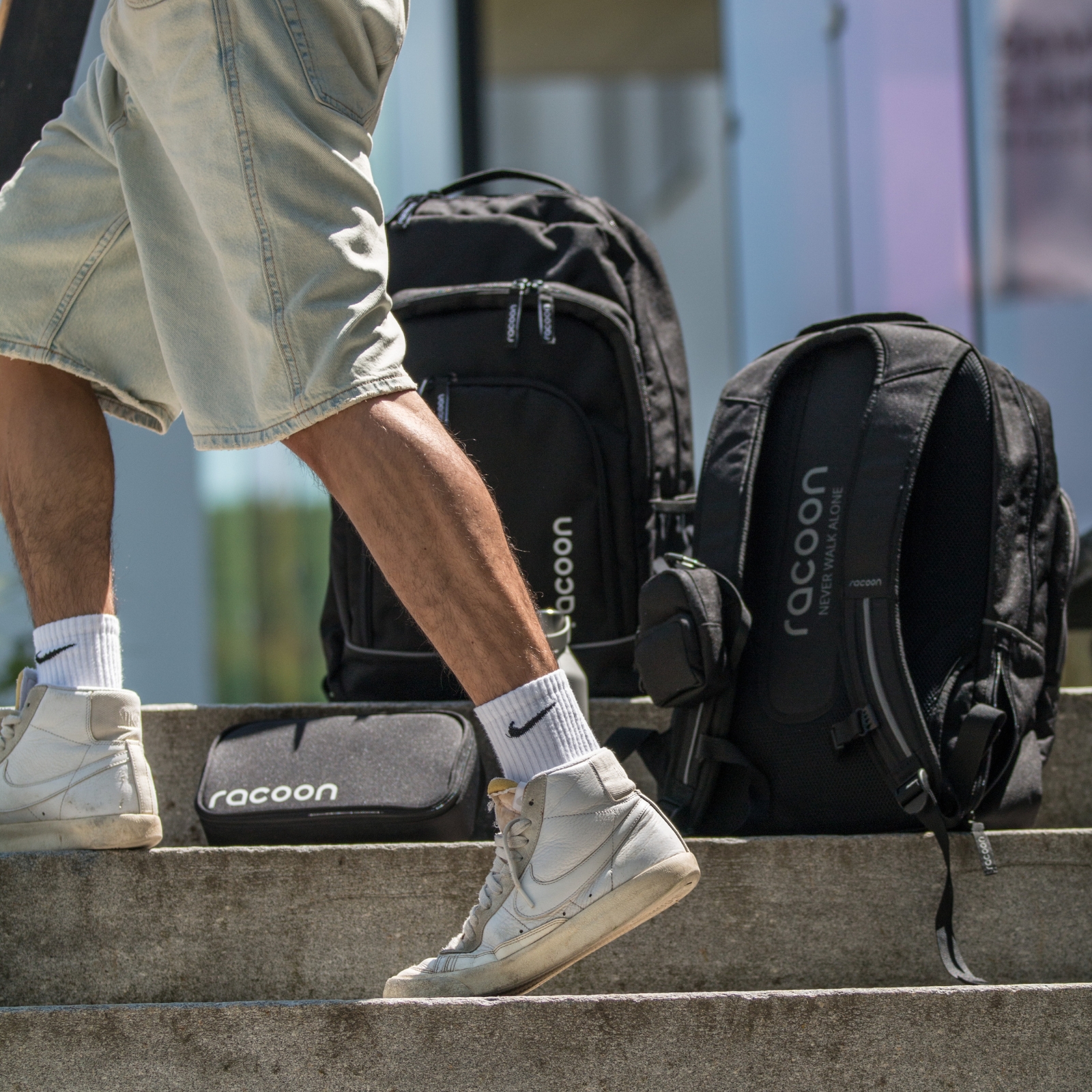 Schuh, Sneaker, Person, Tasche, Rucksack